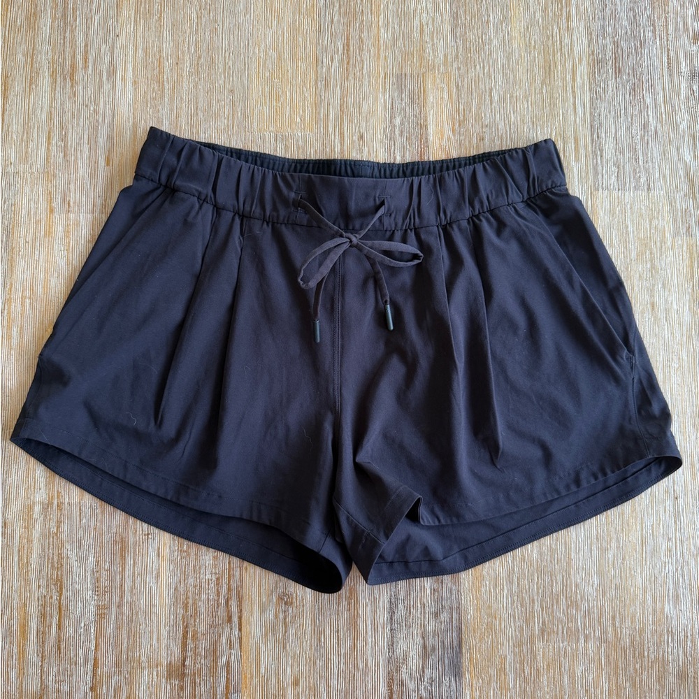 Lululemon Stroll at Sundown Shorts